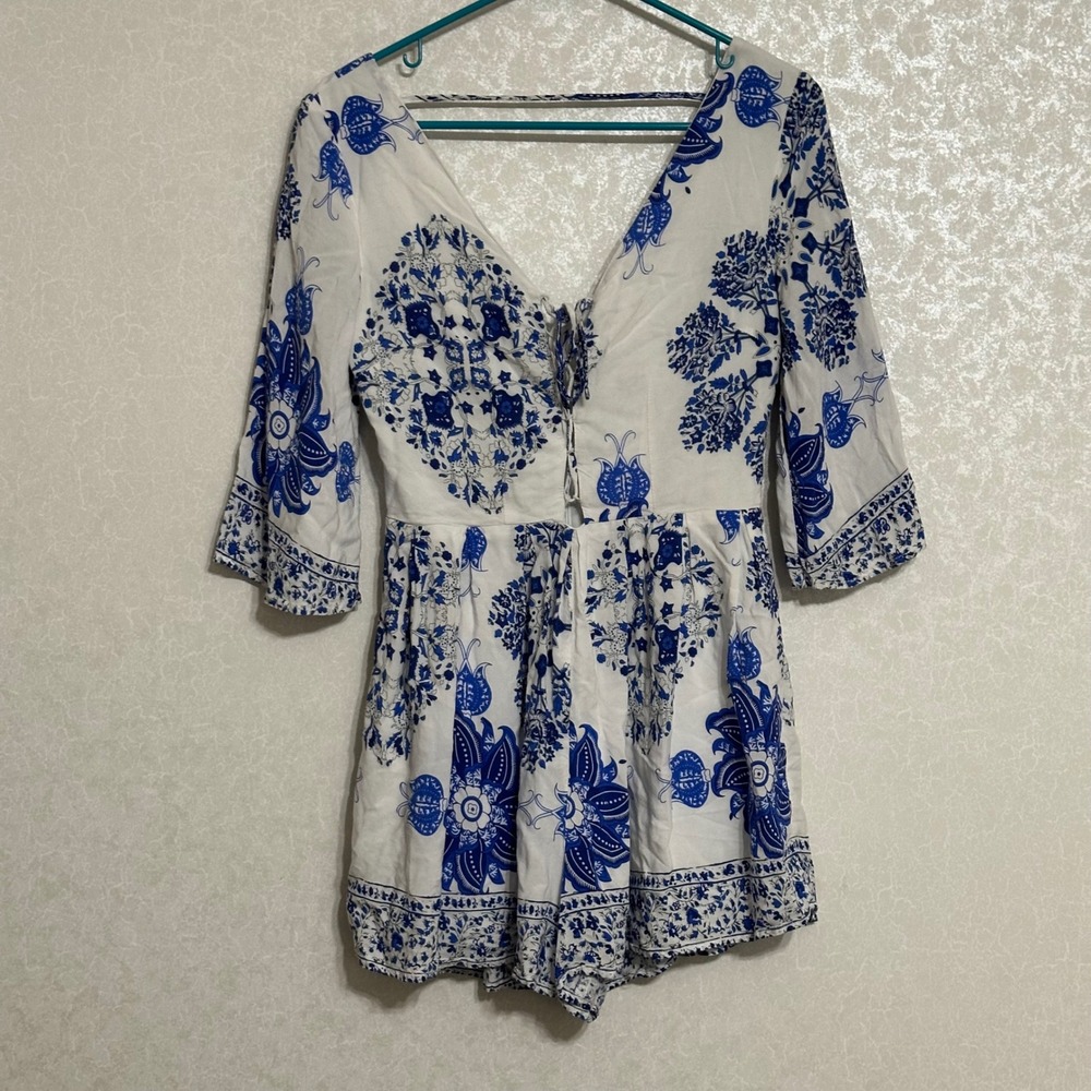 AGACI Porcelain Blue Floral Print‎ Boho Lace Up V-neck 3/4 Sleeve White Romper M